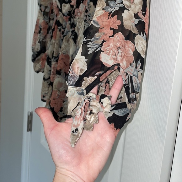 Black floral romper - Picture 4 of 5